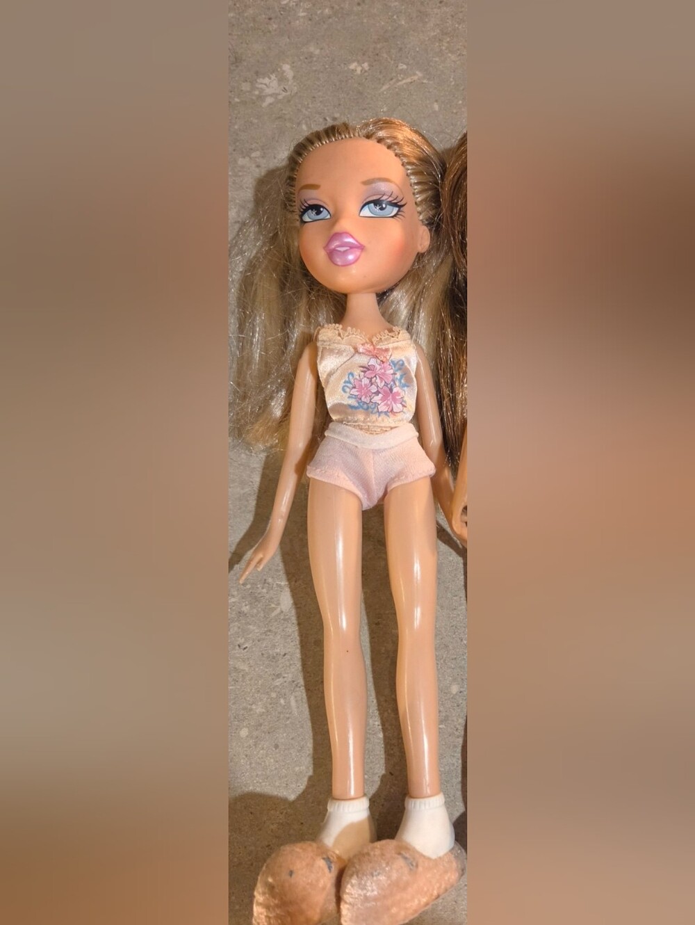 Bratz - Cloe With SLUMBER PARTY OUTFIT